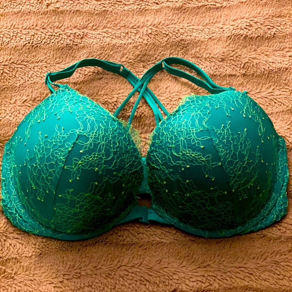 Victoria’s Secret Woman’s Bra Push-Up Green